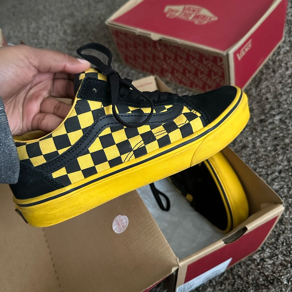 Mono/check Yellow and black Vans